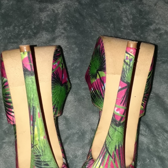 Heels - Picture 4 of 4